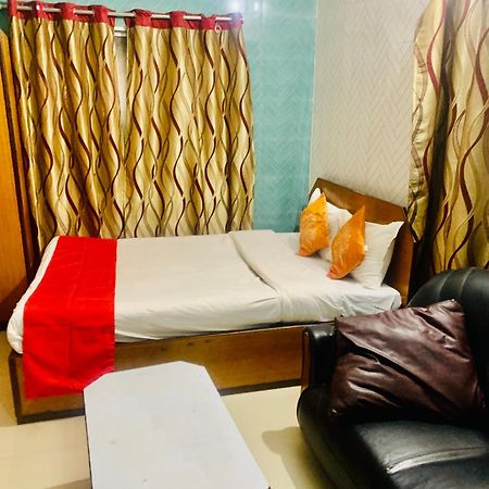 Hotel Bengal -100M From Park Circus 7 Point 콜카타 외부 사진