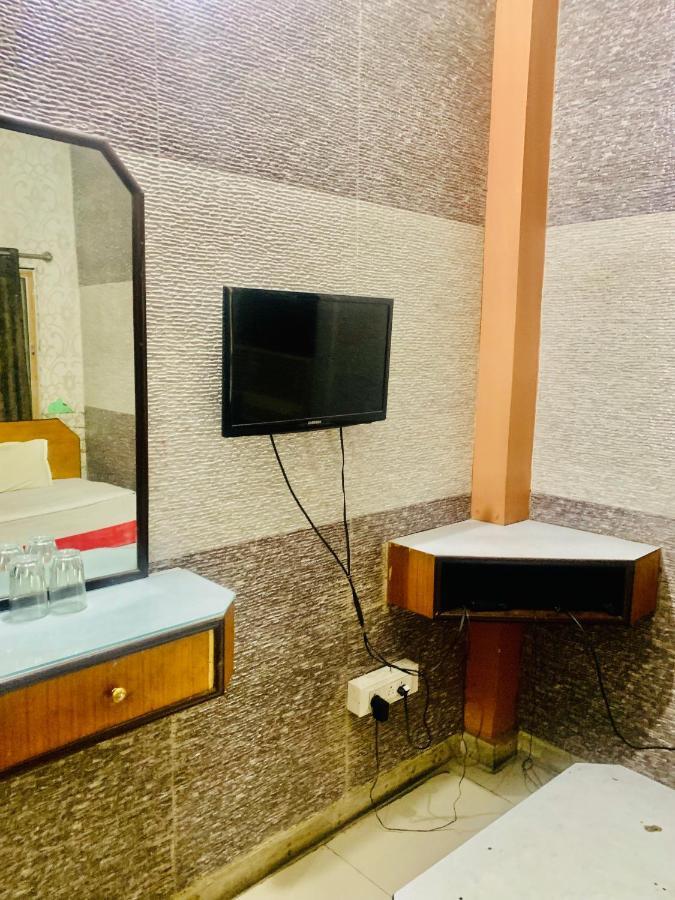 Hotel Bengal -100M From Park Circus 7 Point 콜카타 외부 사진