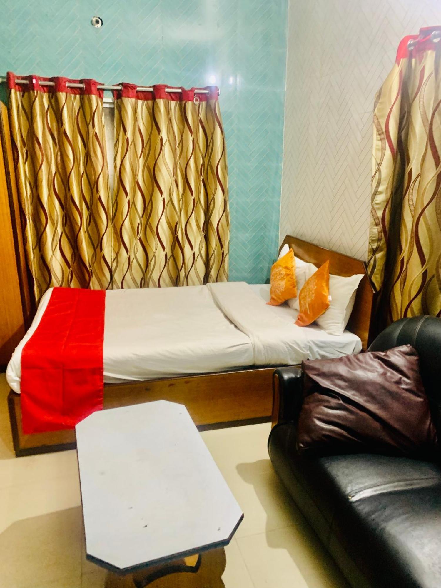 Hotel Bengal -100M From Park Circus 7 Point 콜카타 외부 사진